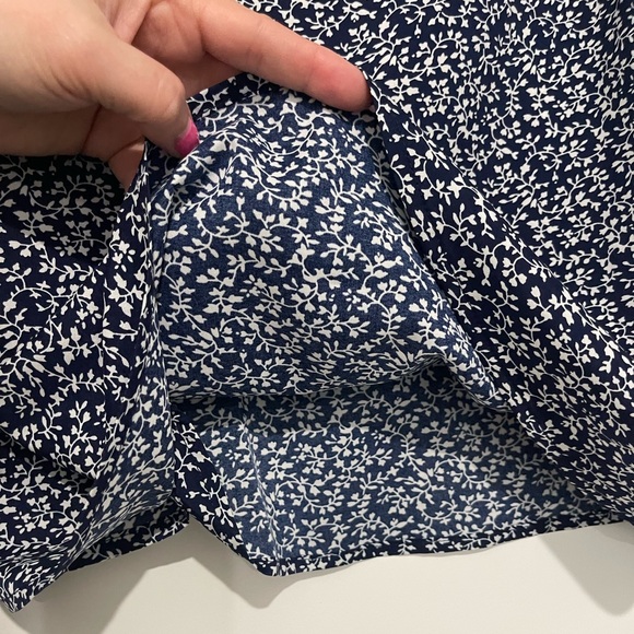 Blue and white floral blouse 2XL - Picture 5 of 8